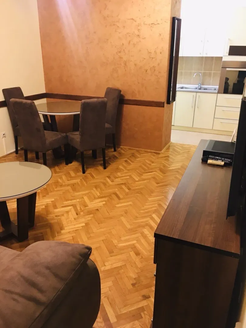 Izdavanje, dvosoban stan, 48m², Stari Aerodrom, Podgorica