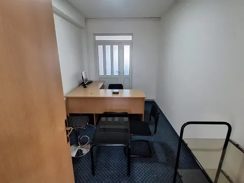 Rent, office space, 110m², Stari Aerodrom, Podgorica - image 8