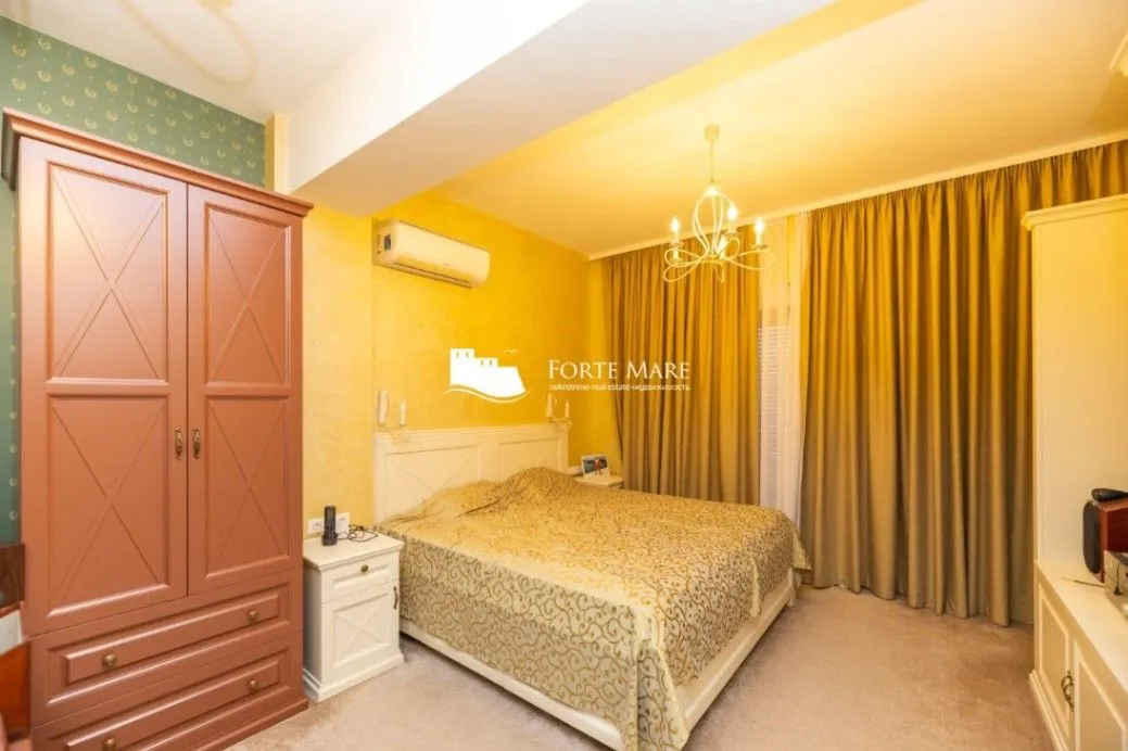 Prodaja, trosoban stan, 141m², Baošići, Herceg Novi