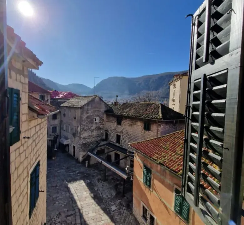 Prodaja, dvosoban stan, 78m², Stari Grad Kotor, Kotor