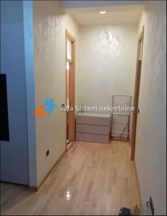 Izdavanje, trosoban stan, 98m², Savski Venac, Beograd
