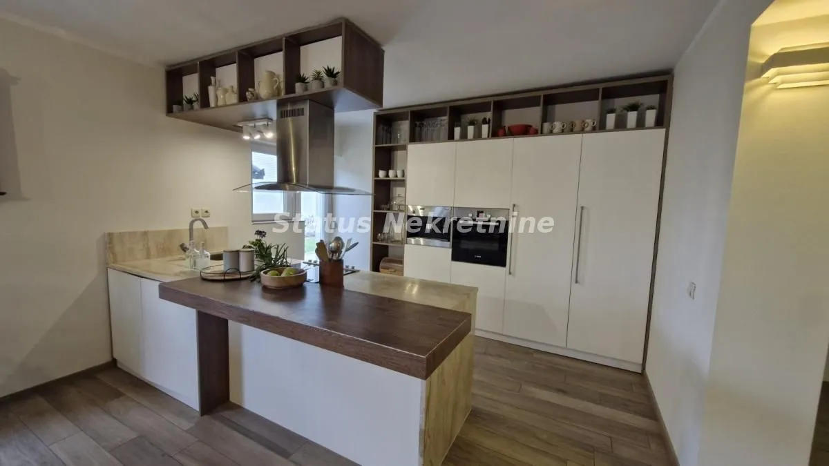 Prodaja, kuća, 310m², Klisa, Novi Sad Sve Podlokacije