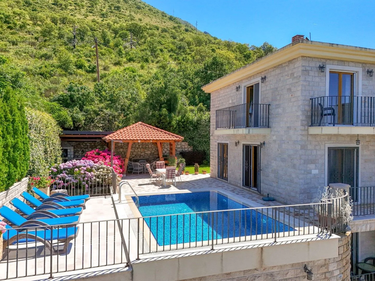 Sale, house, 317m², Reževići, Budva