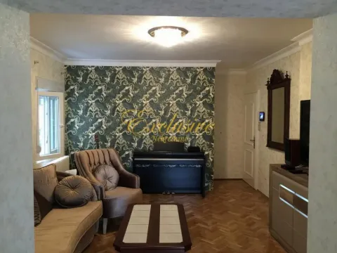 Sale, house, 365m², Čukarica, Beograd - image 1