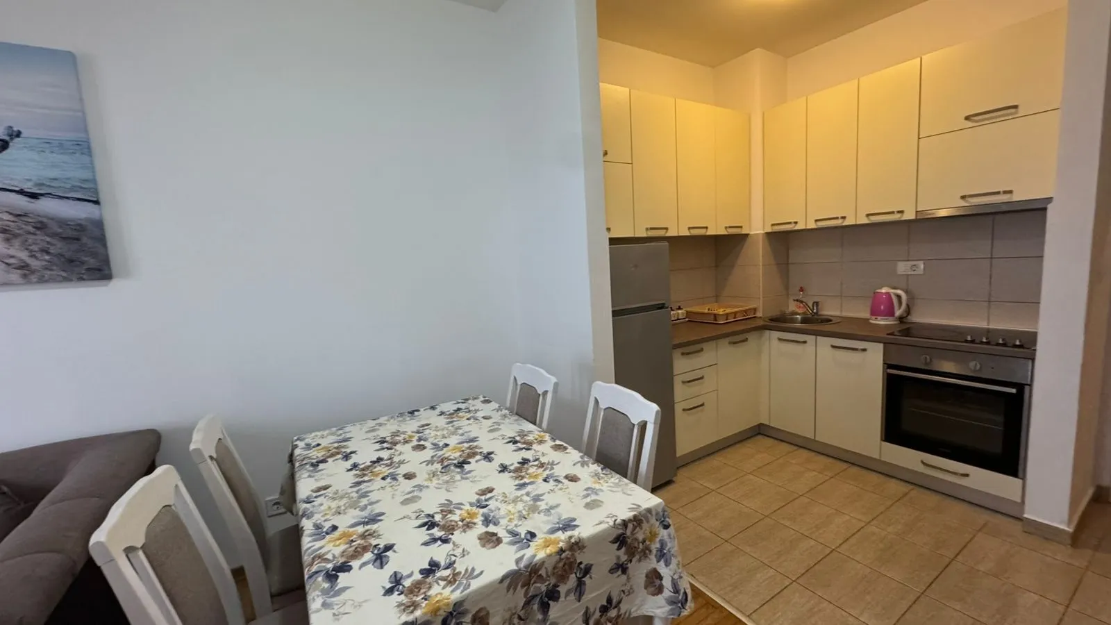 Izdavanje, dvosoban stan, 55m², Velji Vinogradi, Budva