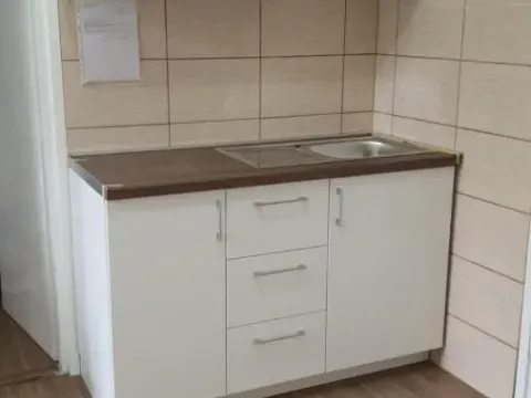 Izdavanje, trosoban stan, 105m², Centar, Novi Sad - image 13