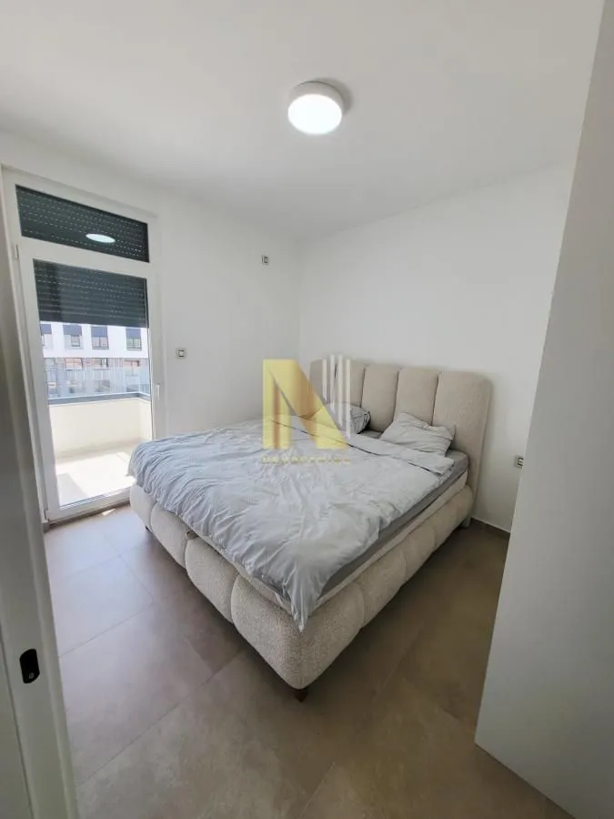Izdavanje, trosoban stan, 73m², Centar, Novi Sad