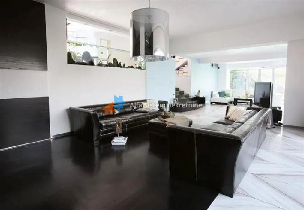 Rent, house, 365m², Uciteljsko Naselje, Zvezdara Sve Podlokacije