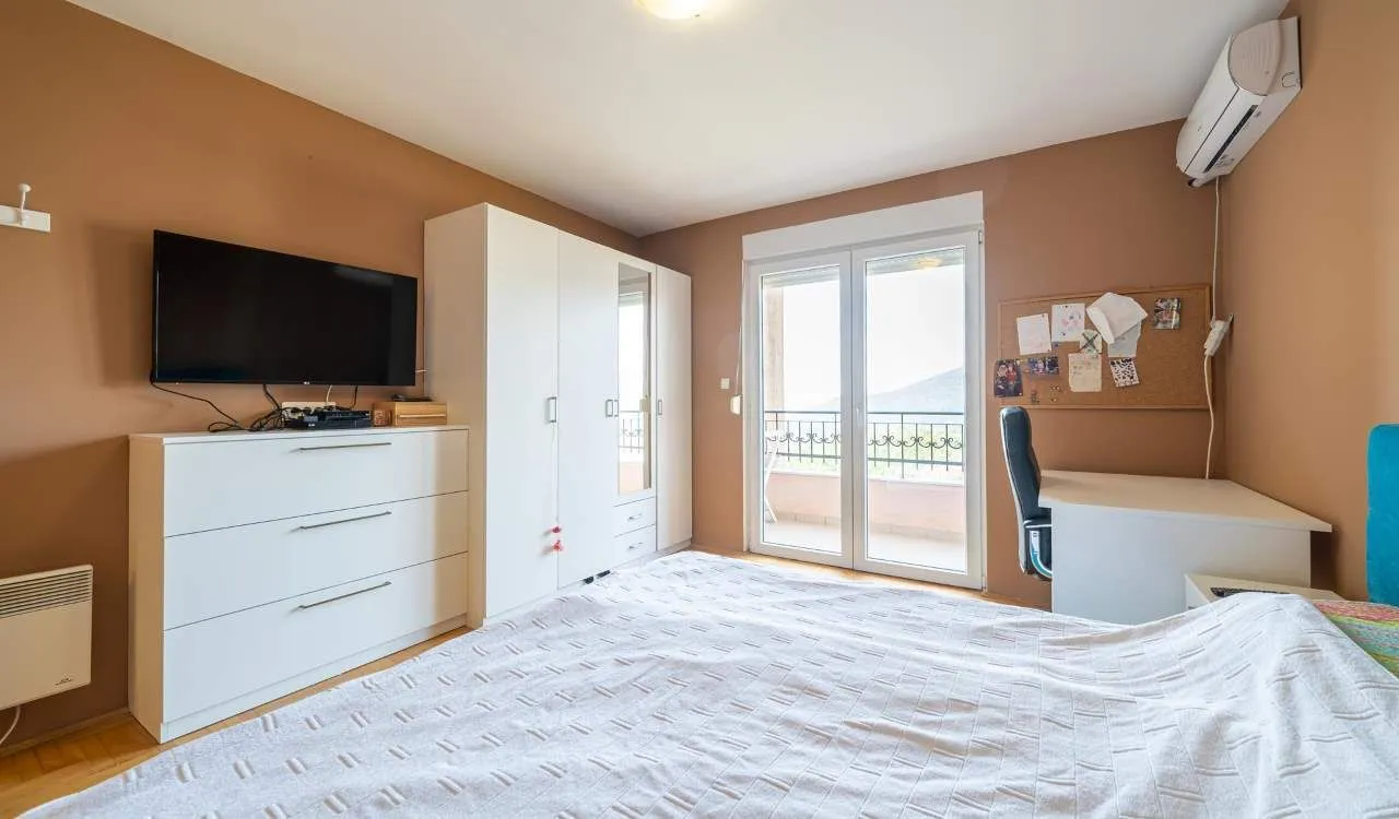 Prodaja, trosoban stan, 90m², Seoce, Budva
