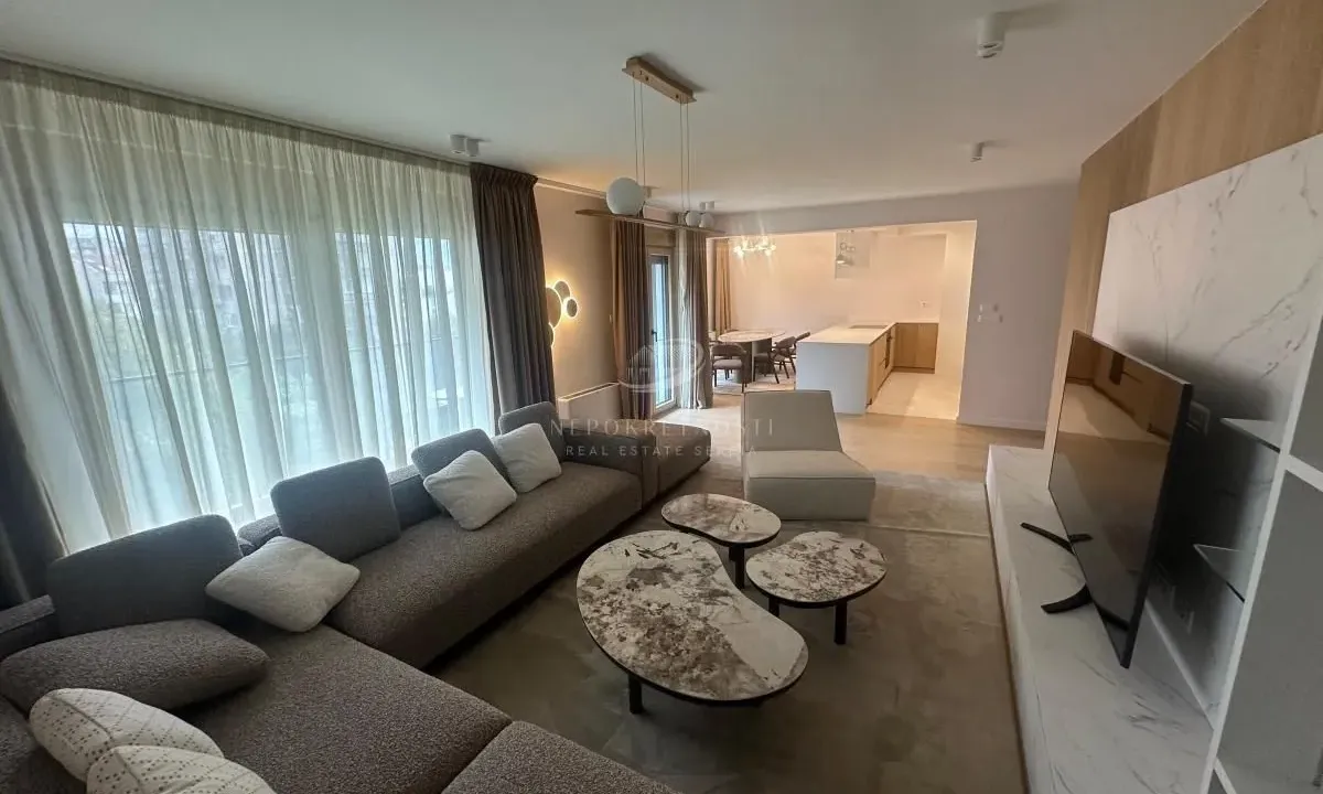 Izdavanje, četvorosoban stan, 130m², Južni Bulevar, Vračar Sve Podlokacije