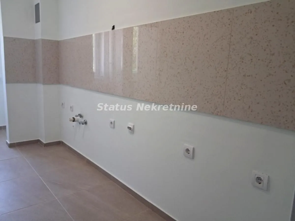 Prodaja, dvosoban stan, 47m², Adamovićevo Naselje, Novi Sad Sve Podlokacije