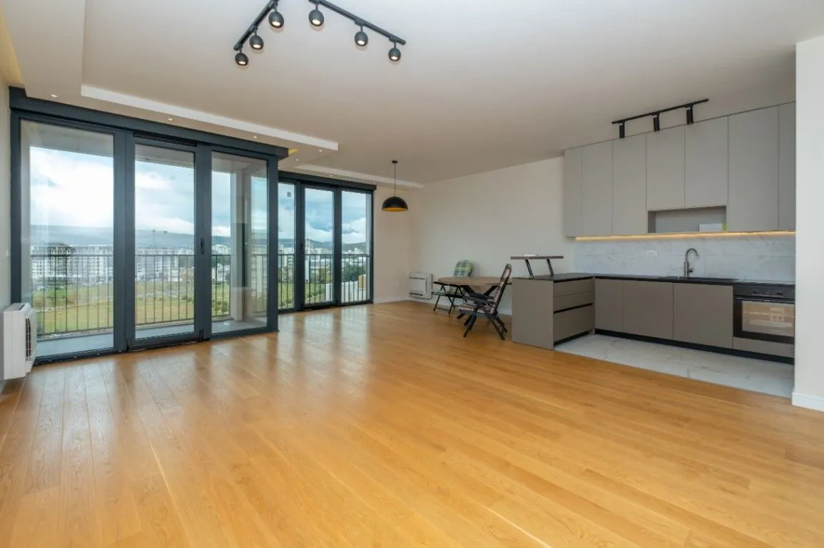 Izdavanje, trosoban stan, 127m², Preko Morače, Podgorica