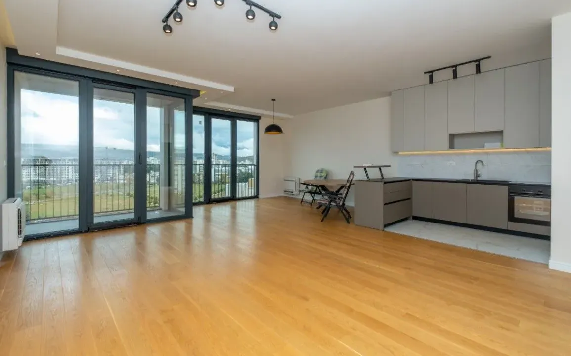 Izdavanje, trosoban stan, 127m², Preko Morače, Podgorica