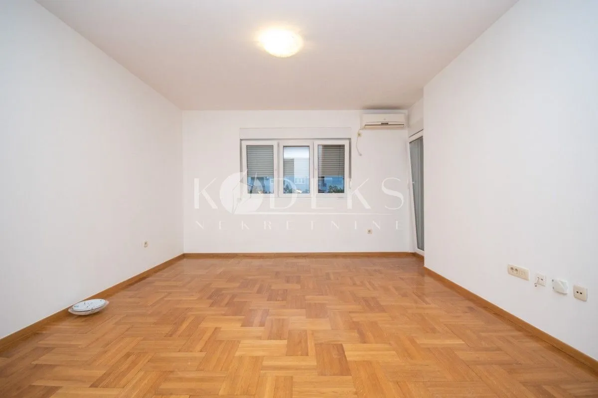 Izdavanje, jednosoban stan, 50m², Pobrežje, Podgorica