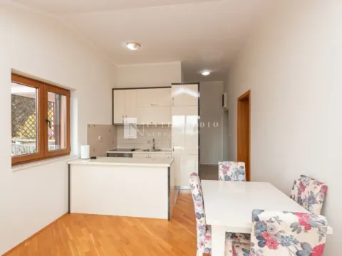 Izdavanje, jednosoban stan, 48m², Baošići, Herceg Novi - image 4
