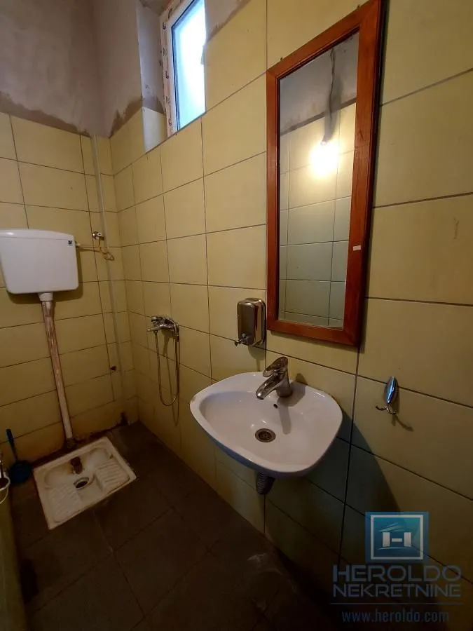 Rent, office space, 320m², Strelište, Jagodina
