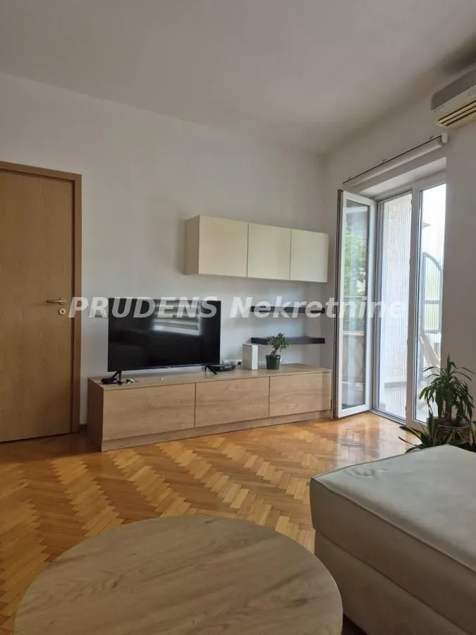 Izdavanje, dvosoban stan, 49m², Zvezdara Sve Podlokacije, Beograd