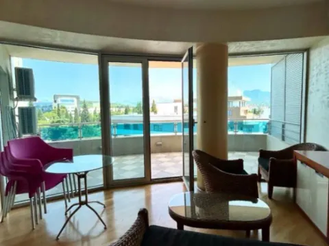 Izdavanje, dvosoban stan, 100m2, Centar, Podgorica Izdavanje, dvosoban stan, 100m2, Centar, Podgorica