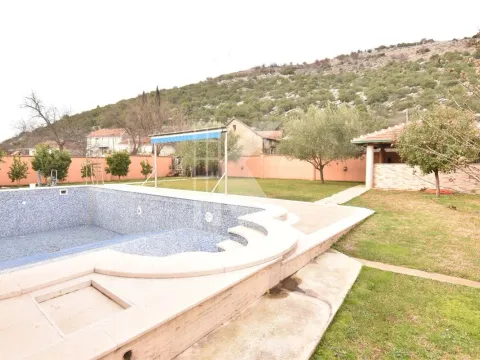 Sale, office space, Tološi, Podgorica - image 13