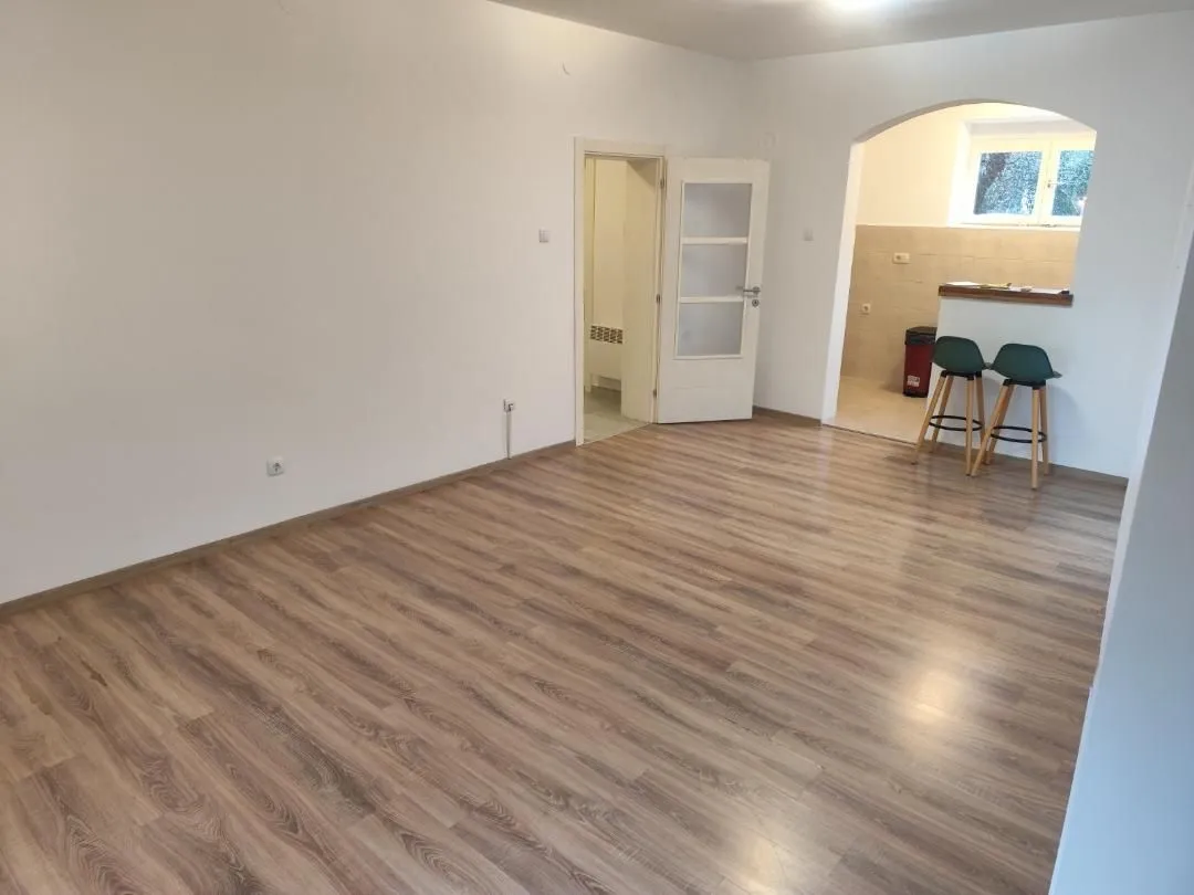 Izdavanje, dvosoban stan, 90m², Gorica C, Podgorica