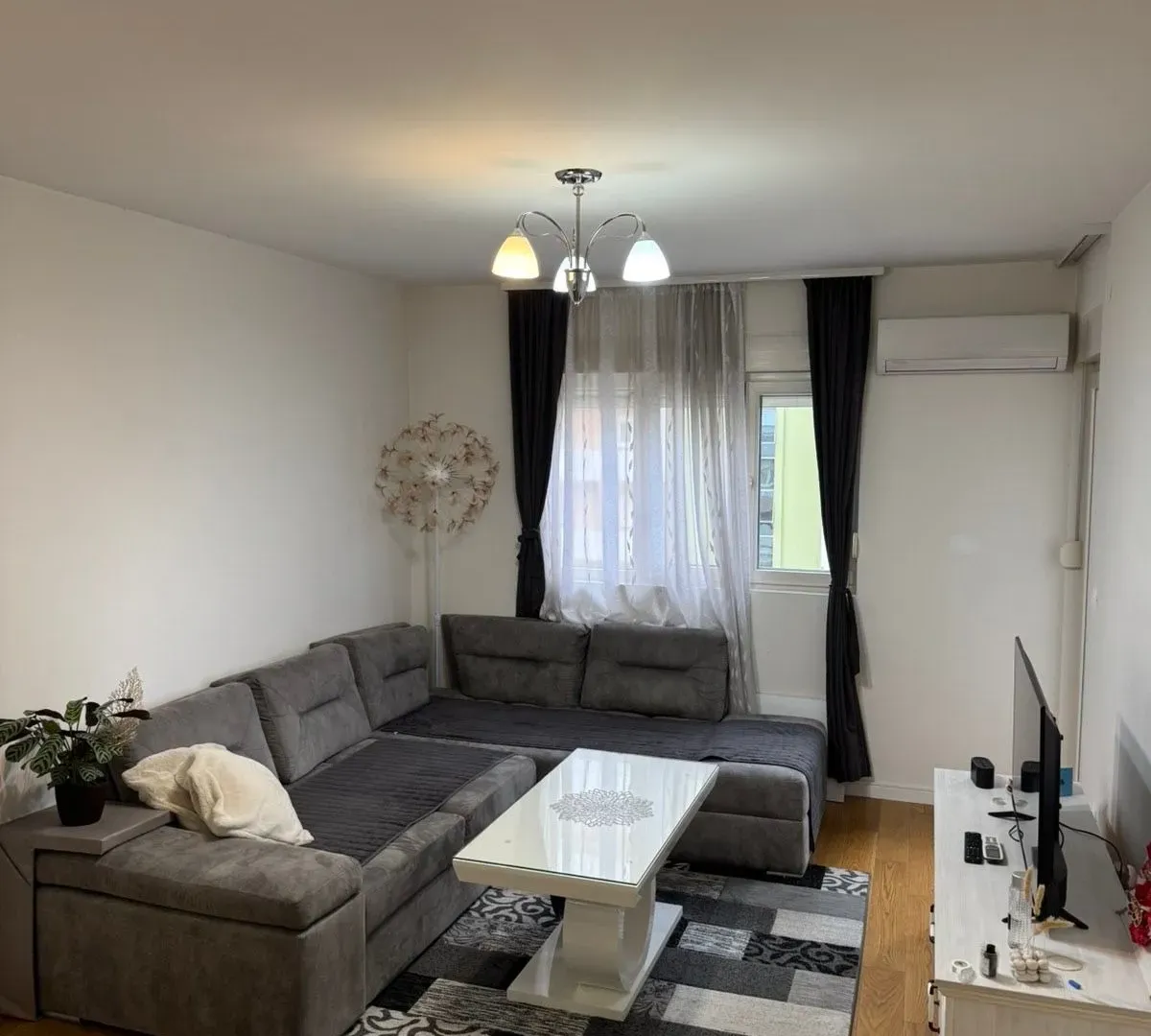 Izdavanje, jednosoban stan, 50m², Central Point, Podgorica