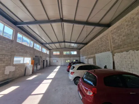 Izdavanje, poslovni prostor, 398m², Kotor, Crna Gora - image 16