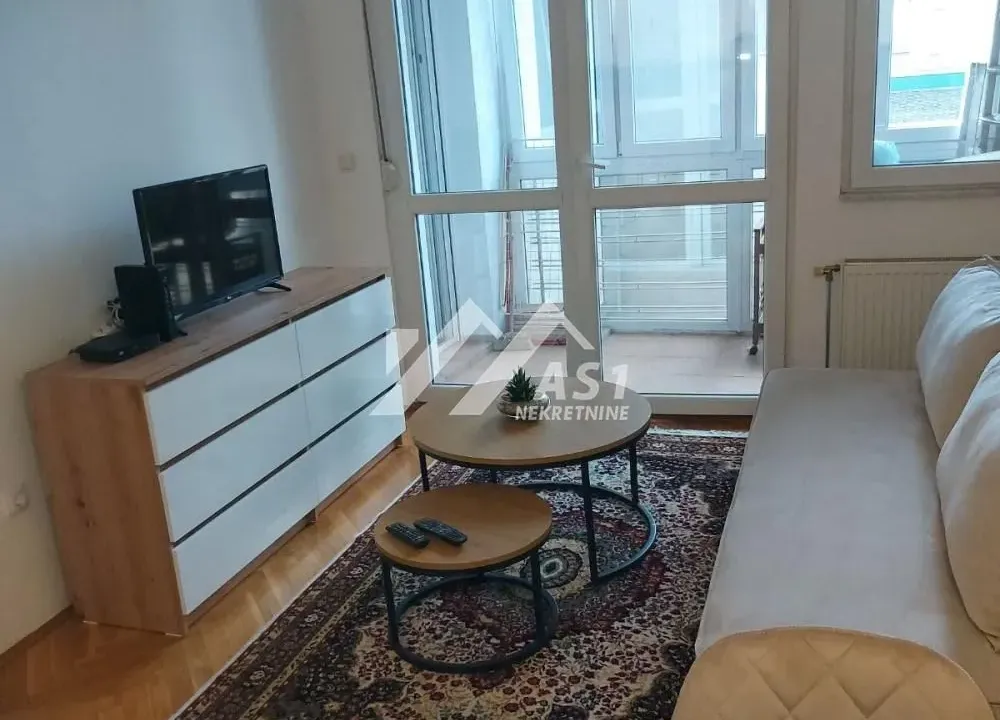 Izdavanje, jednosoban stan, 43m², Centar, Novi Sad