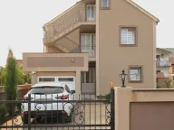 Izdavanje, kuća, 250m², Tološi, Podgorica - image 11