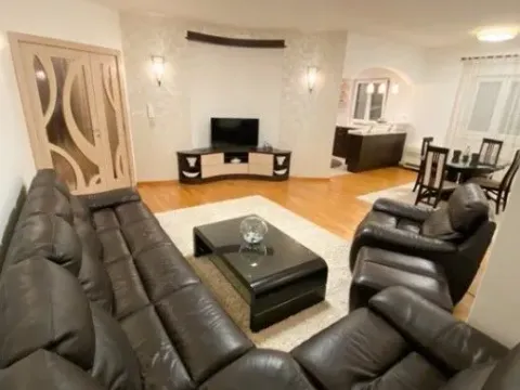 Izdavanje, trosoban stan, 120m², City Kvart, Podgorica