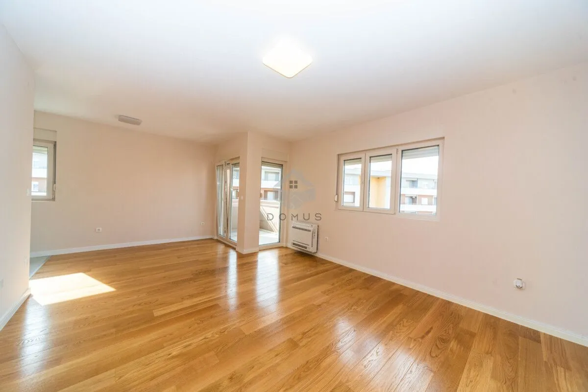 Rent, office space, 95m², Central Point, Podgorica