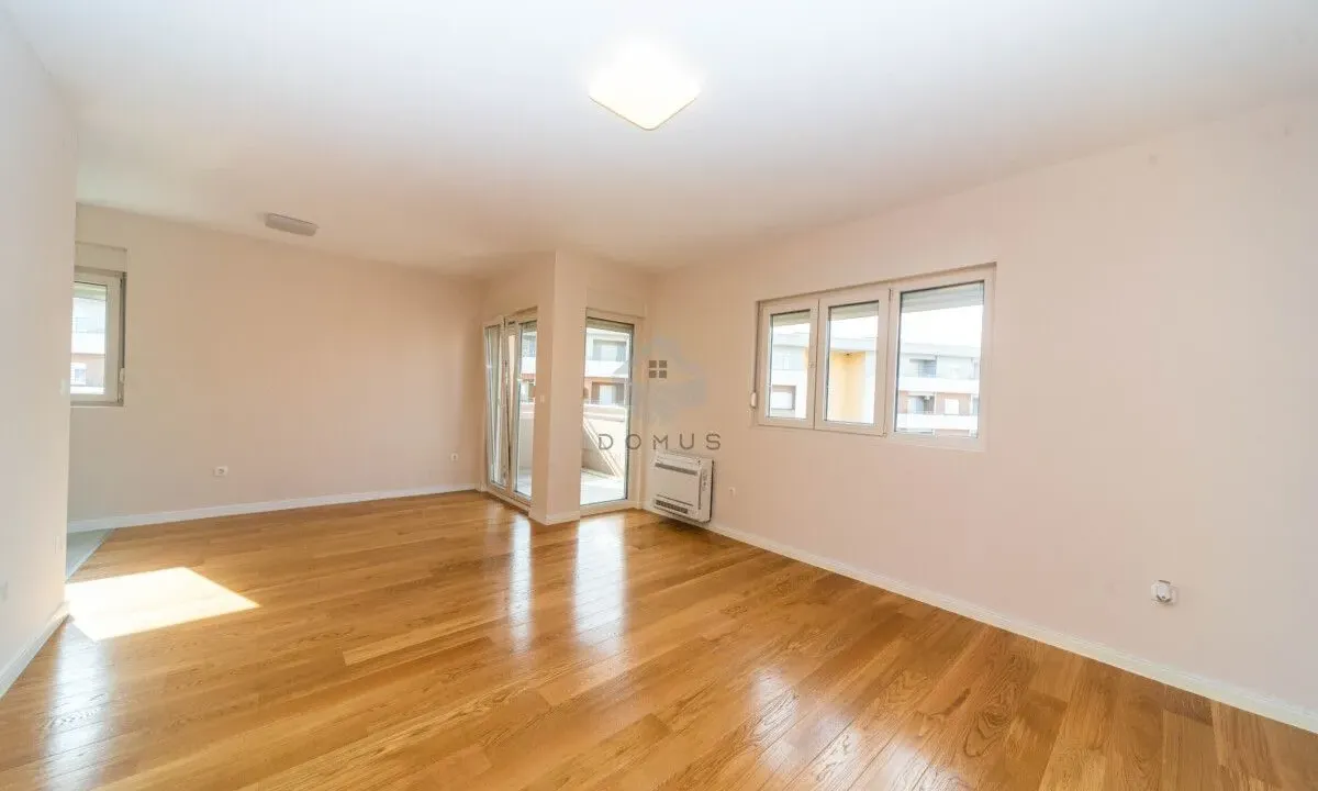 Rent, office space, 95m², Central Point, Podgorica