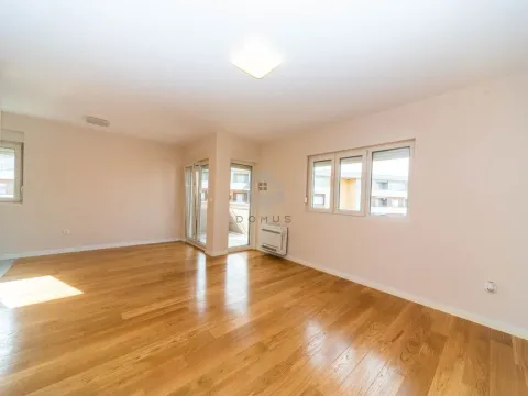 Rent, office space, 95m², Central Point, Podgorica - image 1