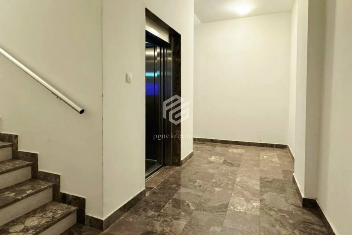 Rent, office space, 406m², Petrovac, Budva