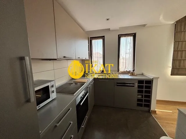 Izdavanje, trosoban stan, 114m², Savski Venac, Beograd