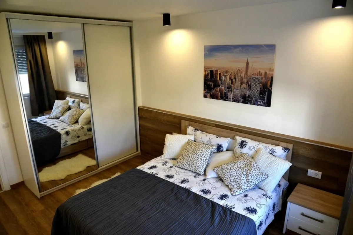 Izdavanje, trosoban stan, 61m², Centar, Niš