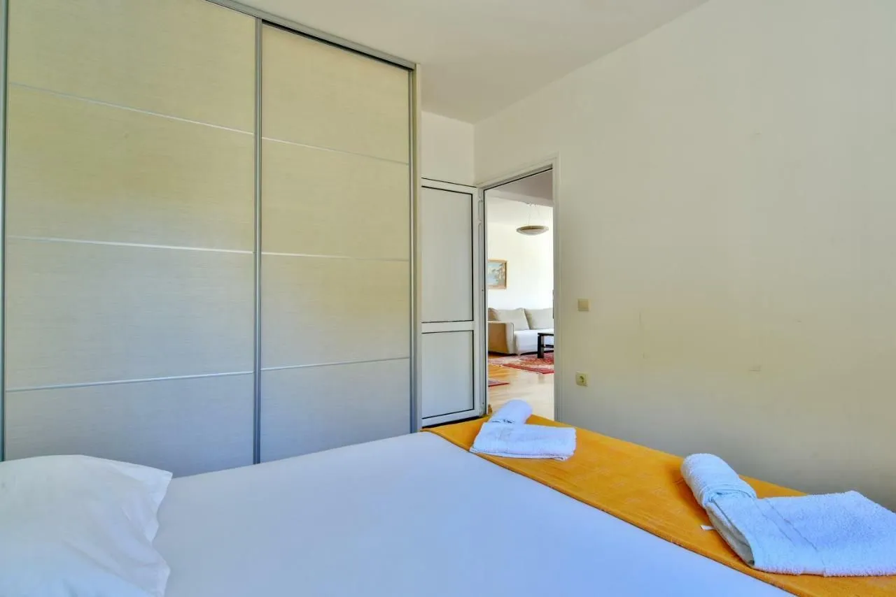 Prodaja, dvosoban stan, 70m², Sveti Stefan, Budva