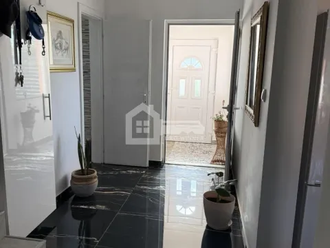 Prodaja, kuća, 191m², Ašanja, Pećinci - image 5