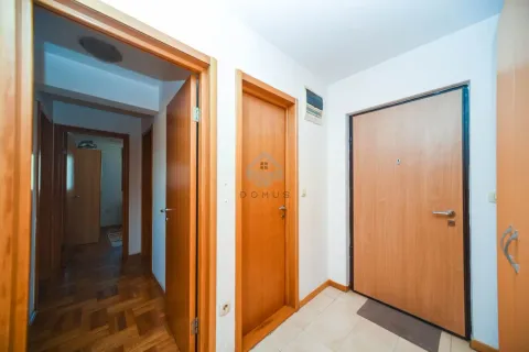 Rent, three bedroom apartment, 71m², Stari Aerodrom, Podgorica - image 13