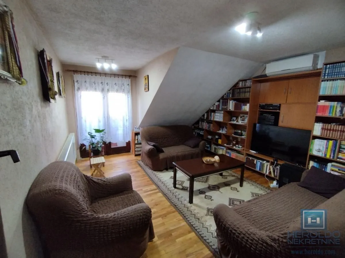 Prodaja, trosoban stan, 77m², Pijaca, Jagodina