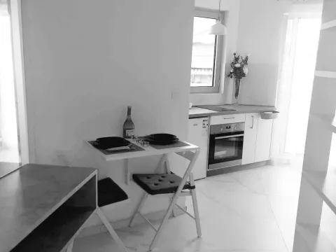 Rent, studio apartment, 29m², Bulevar, Budva - image 2