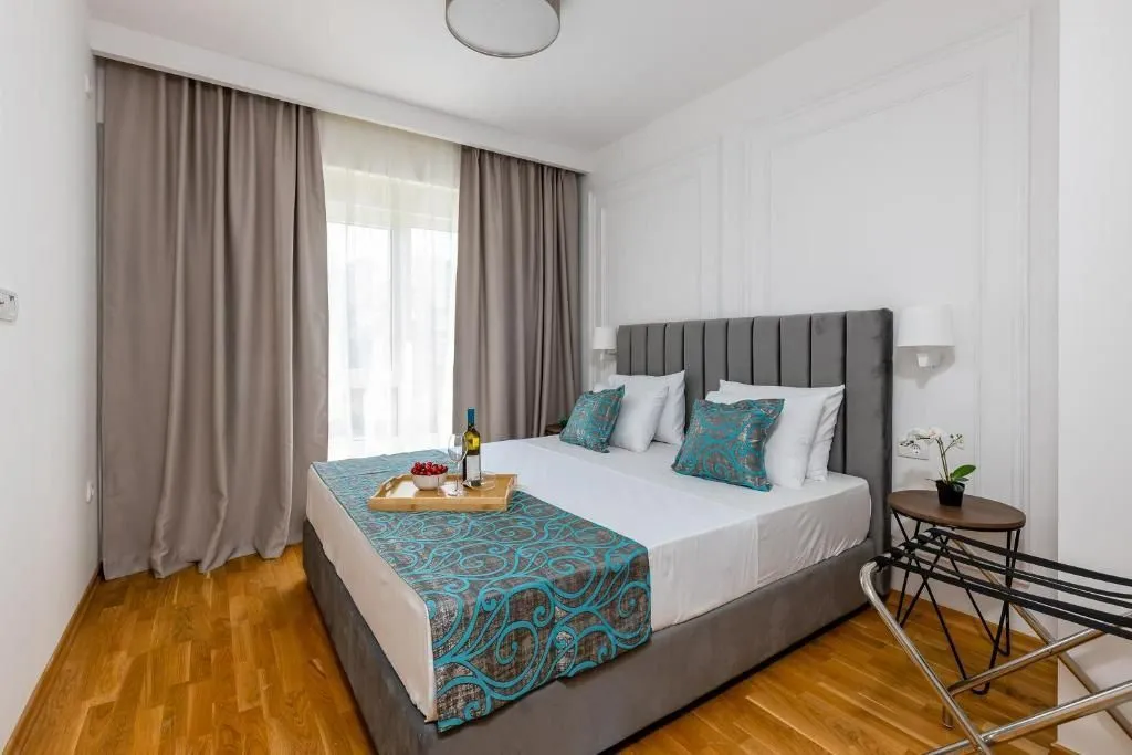 Izdavanje, jednosoban stan, 51m², Bečići, Budva