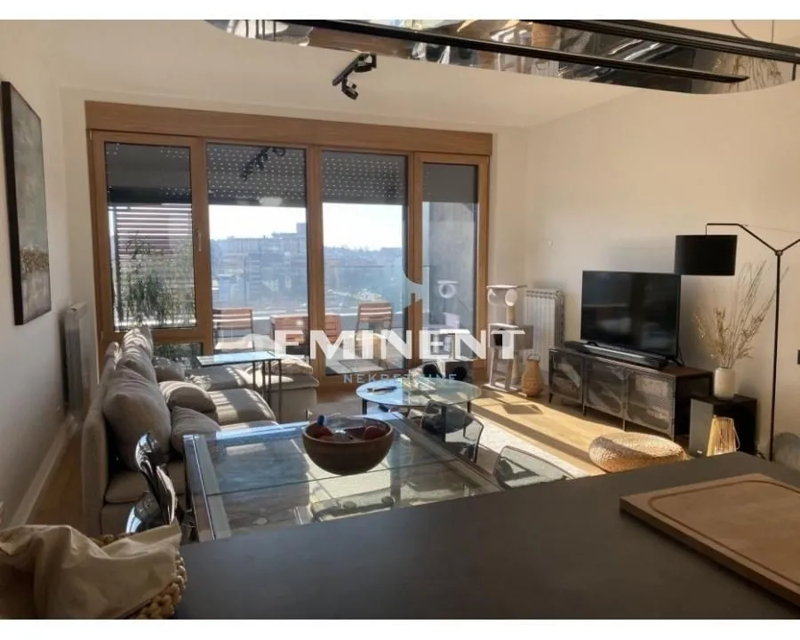 Izdavanje, trosoban stan, 88m², Savski Venac, Beograd