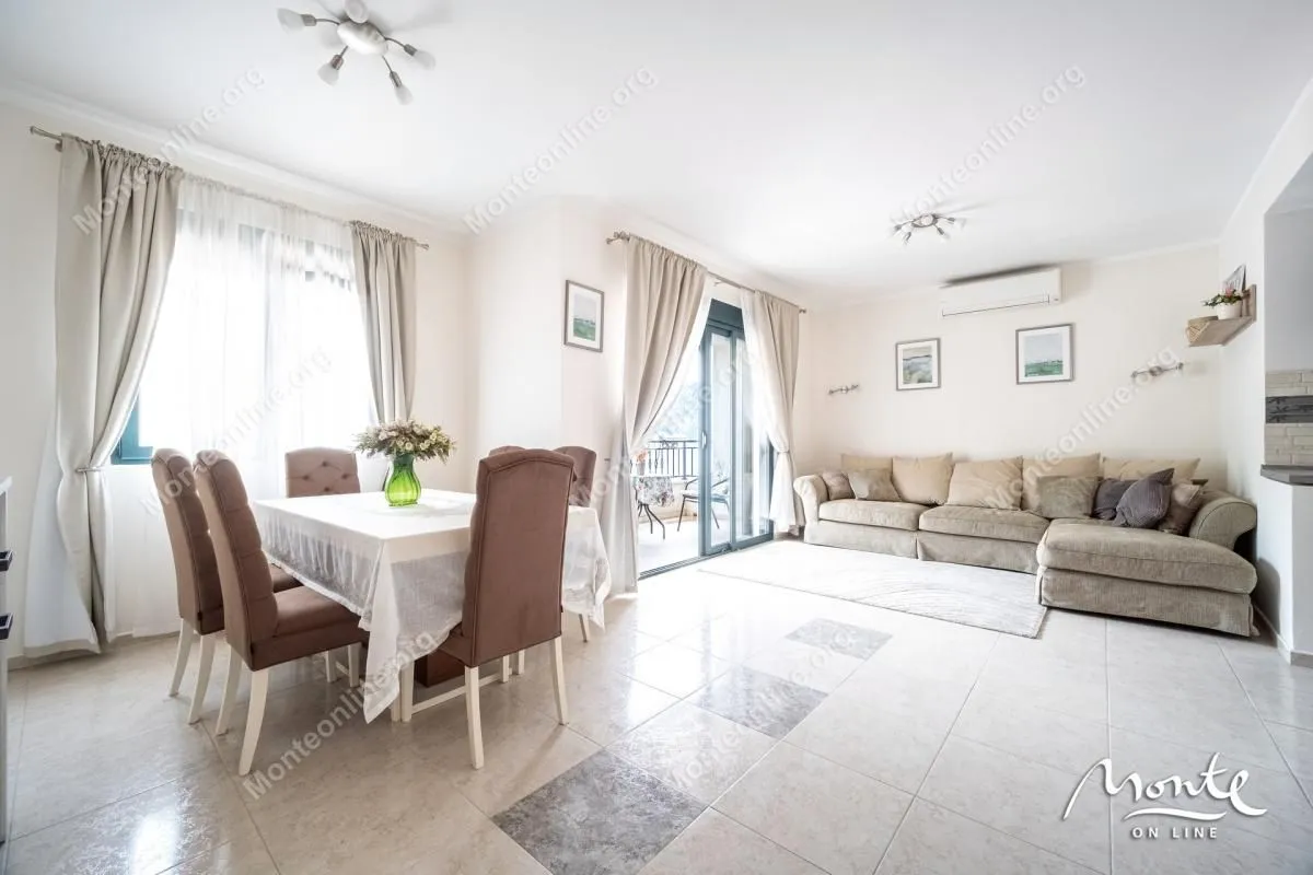 Prodaja, dvosoban stan, 109m², Dobrota, Kotor