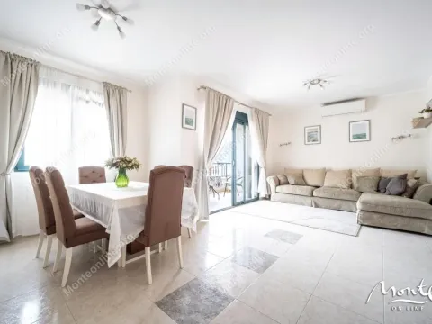 Sale, two bedroom apartment, 75m², Dobrota, Kotor - image 2