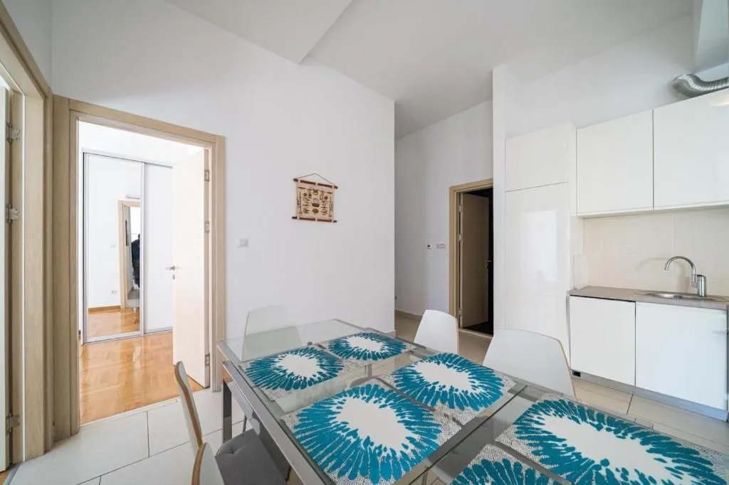 Prodaja, dvosoban stan, 84m², Morinj, Kotor