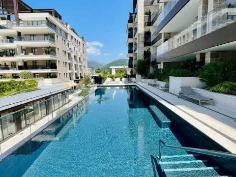 Izdavanje, dvosoban stan, 146m², Centar, Tivat - image 22