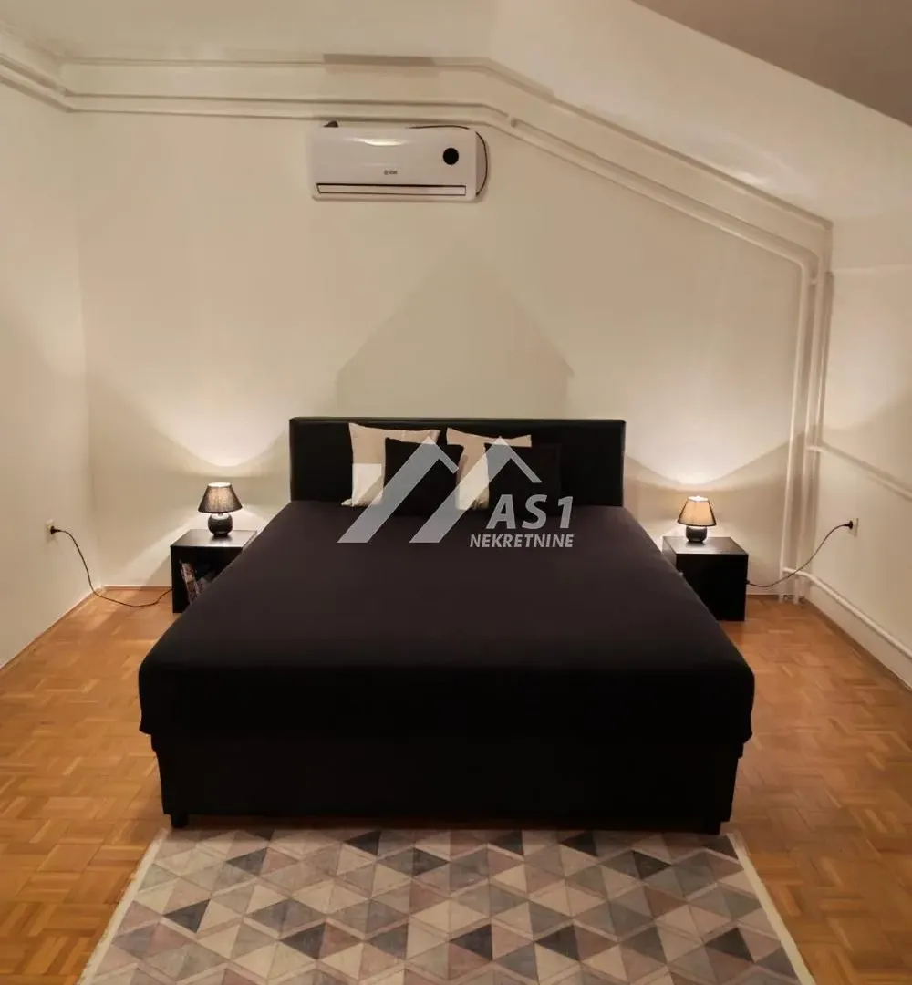 Izdavanje, trosoban stan, 54m², Centar, Novi Sad