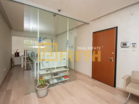 Izdavanje, poslovni prostor, 80m², Centar, Podgorica - image 10