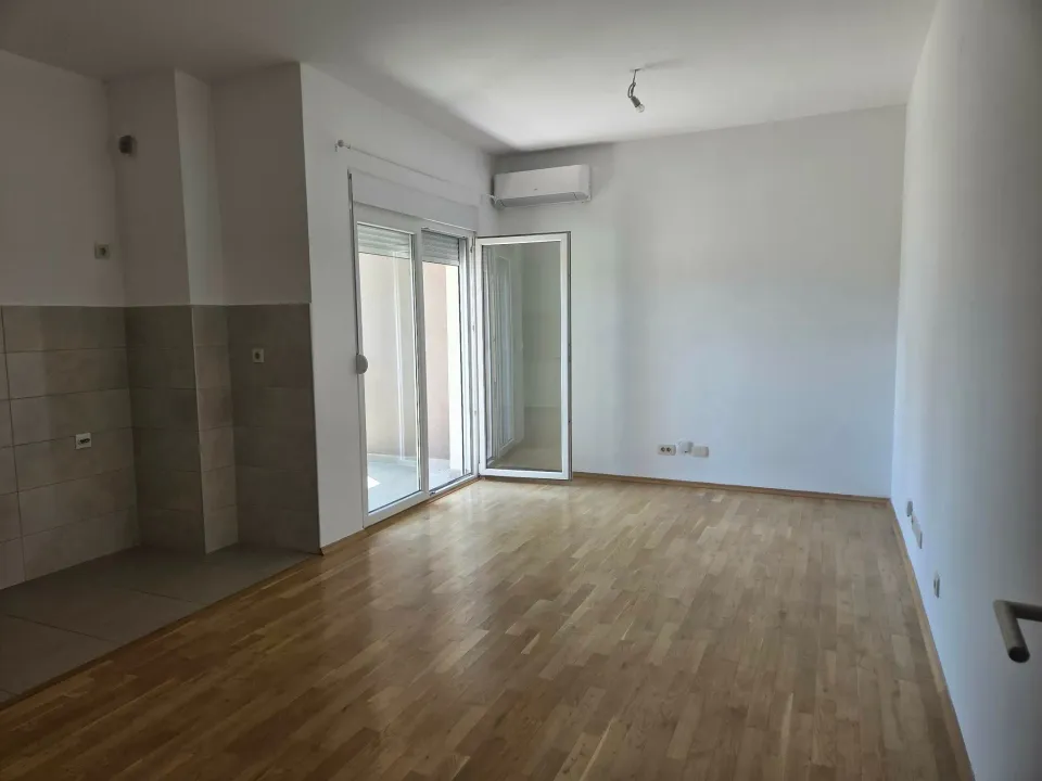 Rent, one bedroom apartment, 45m², Blok 9, Podgorica