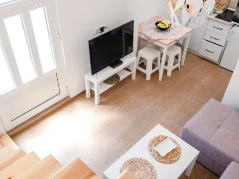 Izdavanje, dvosoban stan, 40m², Mažina, Tivat - image 7